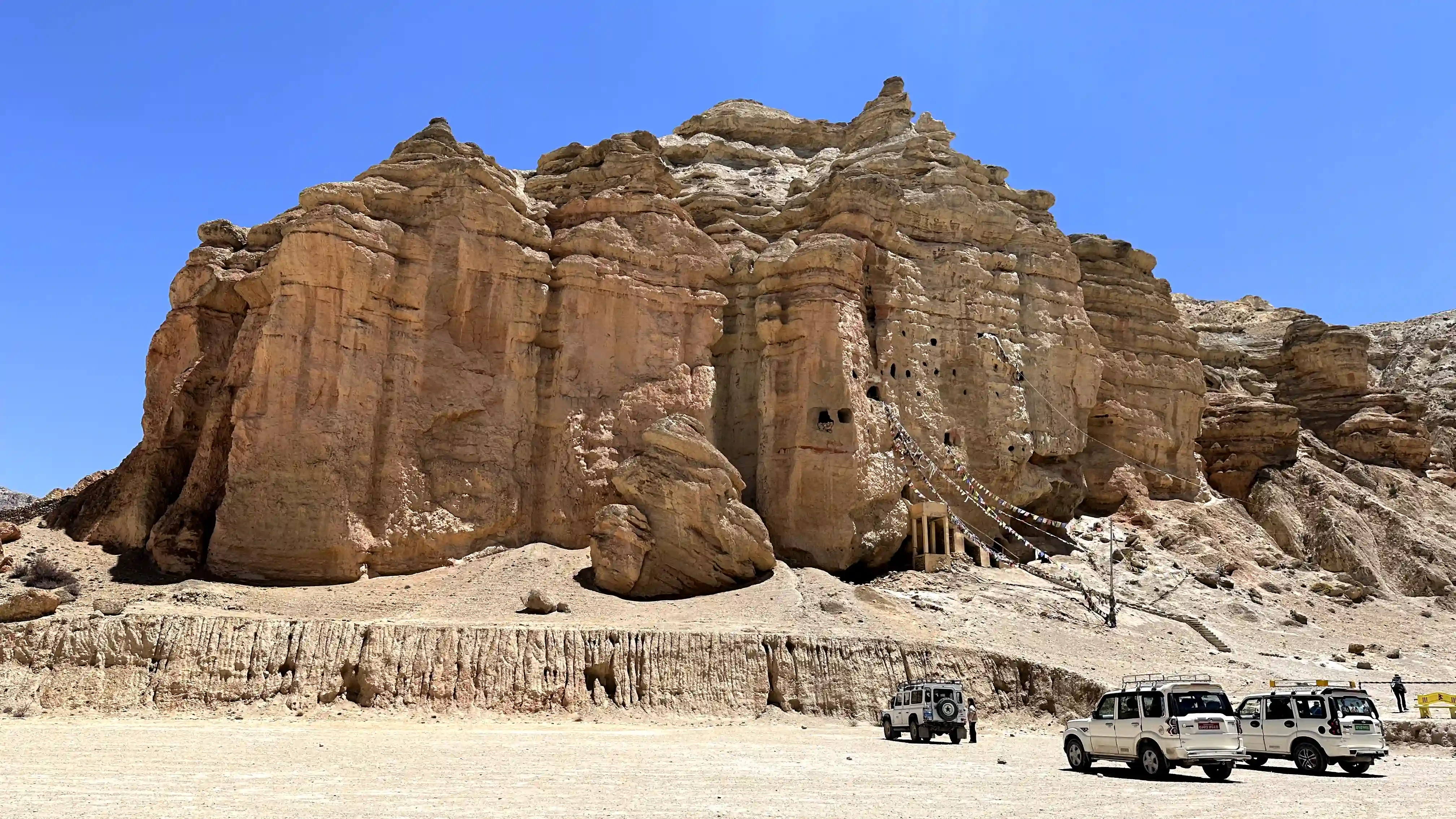Upper Mustang Jeep Tour (11 Days) — Cost, Permits & Lo Manthang 2026